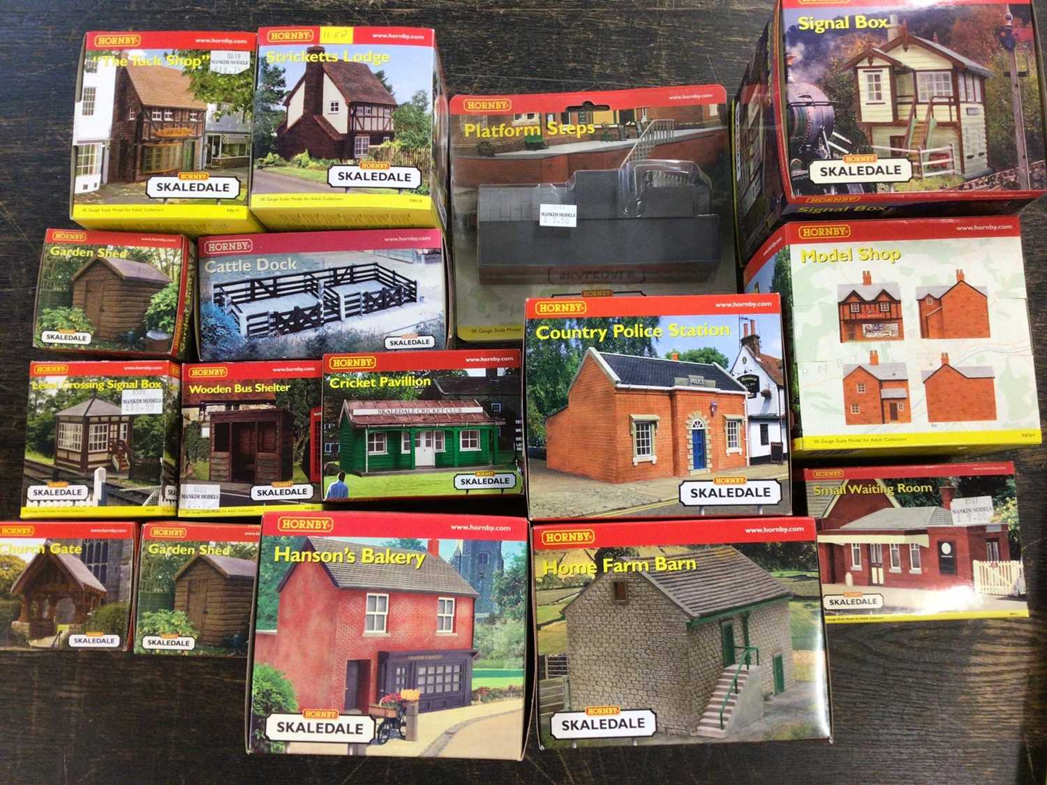 Lot 48 - Railway Hornby OO Gauge Skaledale a selection of boxed items including Hansons Bakery, Home Farm Bakery, Oast House, The Vicarage and others (30)