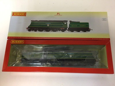 Lot 51 - Hornby OO gauge BR (Early) 4-6-2 (Original) Merchant Navy Class 'Clan Line' No. 35028 R3436, BR 4-6-2 Battle of Britain Class 'Sir Archibald Sinclair' R3525 both boxed (2)