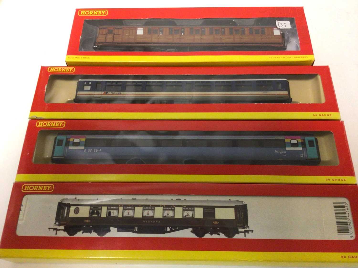 Lot 80 - Hornby OO gauge selection of boxed carriages and coaches etc (15)