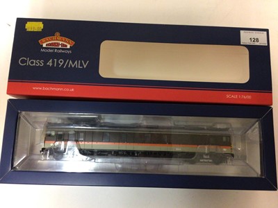 Lot 128 - Bachmann OO gauge Class 419 Motor Luggage Van BR blue and grey 31-627 plus 31-268, 31-269, 31-267Z all boxed (4)