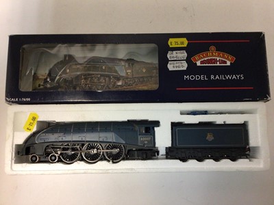 Lot 139 - Bachmann OO gauge Lod Nelson 864 Sir Martin Frobisher Malachite green 31-401, A4 60007 'Sir Nigel Gresley' 31-954A, N Class 1824 lined Southern green 32-153 all boxed (3)