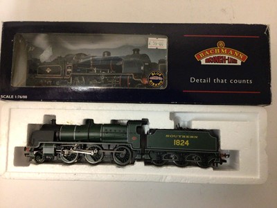 Lot 139 - Bachmann OO gauge Lod Nelson 864 Sir Martin Frobisher Malachite green 31-401, A4 60007 'Sir Nigel Gresley' 31-954A, N Class 1824 lined Southern green 32-153 all boxed (3)