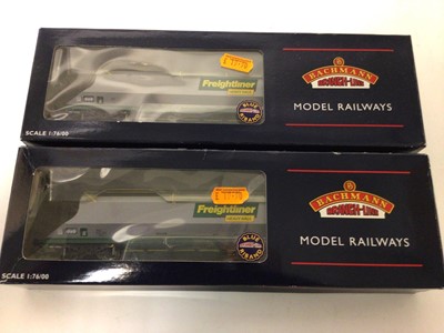Lot 159 - Bachmann OO gauge selection of boxed carriages, coaches etc (9)