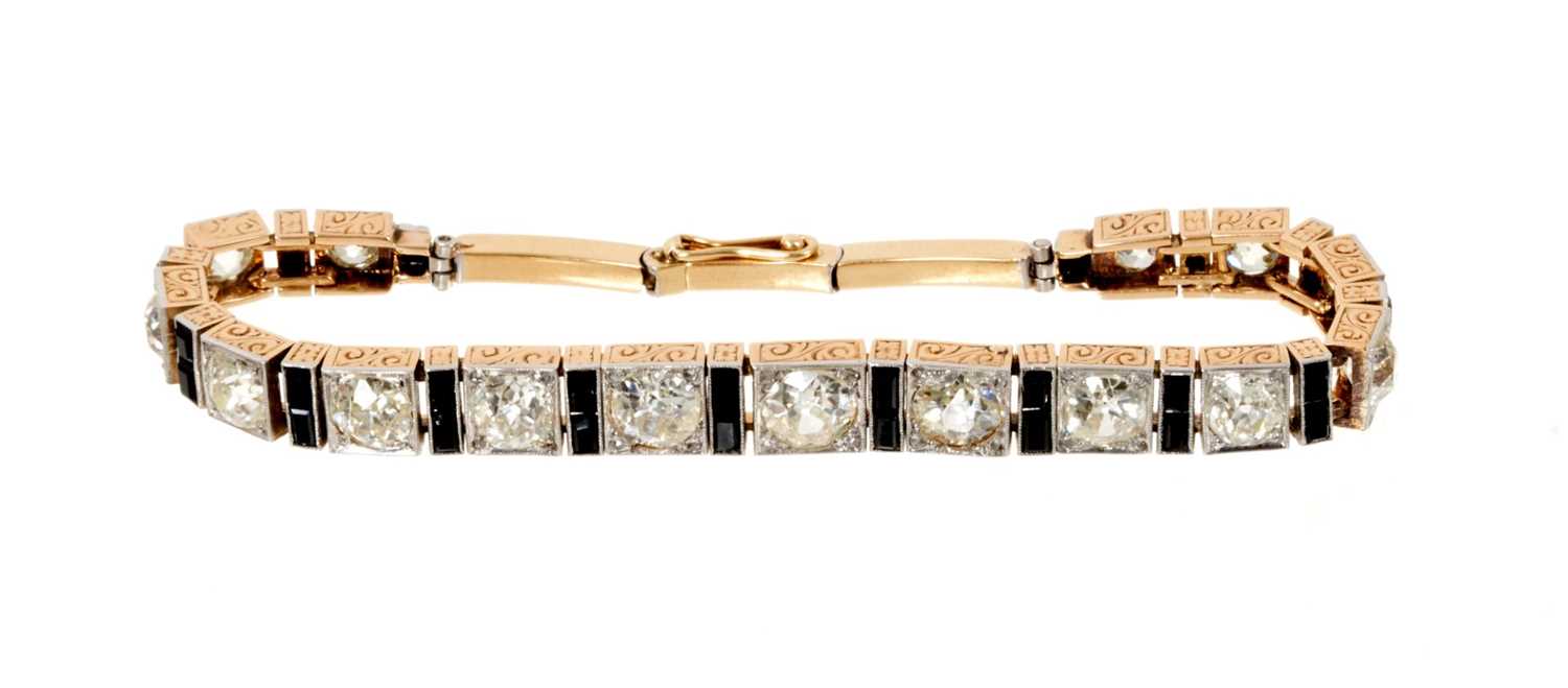 Lot 635 - Art Deco diamond bracelet
