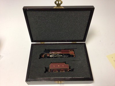 Lot 184 - Bachmann Limited Edition 3649/4000 OO gauage LMS red "Royal Scot" 6100 locomotive and tender, in presentation wooden box, plus certificate