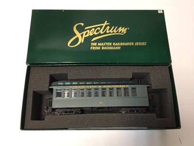 Lot 191 - Bachman Spectrum Master Railroader Series "ON 30" 2-6-0 Colorado &Southern 22 locomotive and tender, No 25223, plus "ON 30" Colorado & Southern 75 coach No 26323, both boxed (2)