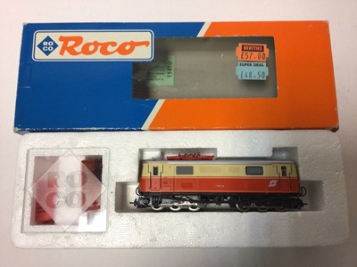 Lot 195 - Rocco OBB Class 1099 007-5 Austrian Federal Railway locomotive No 33212, plus Roco OBB Class 1099 09 Austrian Federal Railway locomotive together with three carriages Nos 34003, 34004 & 34001, all...