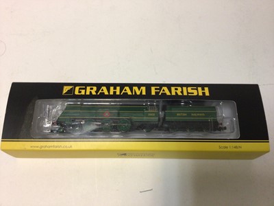 Lot 199 - graham Farnish by Bachmann N gauge Merchant Navy Class "New Zealand Line" locomotive and tender in BR Malachite green No 372-313, boxed