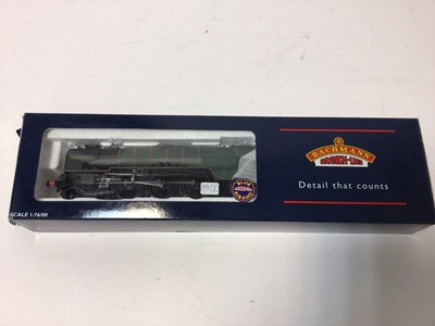 Lot 210 - Bachmann OO gauge Class A1 4-6-2 locomotive and tender "Aberdonian" 60158, BR green L Crest, boxed, 32-551