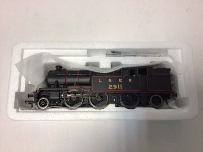 Lot 213 - Bachmann OO gauge J39 0-6-0 locomotive and tender, 1856, LNER lined black, 31-855, plus VI tank 2-6-2 2911, LNER lined black, 31-606, both boxed (2)