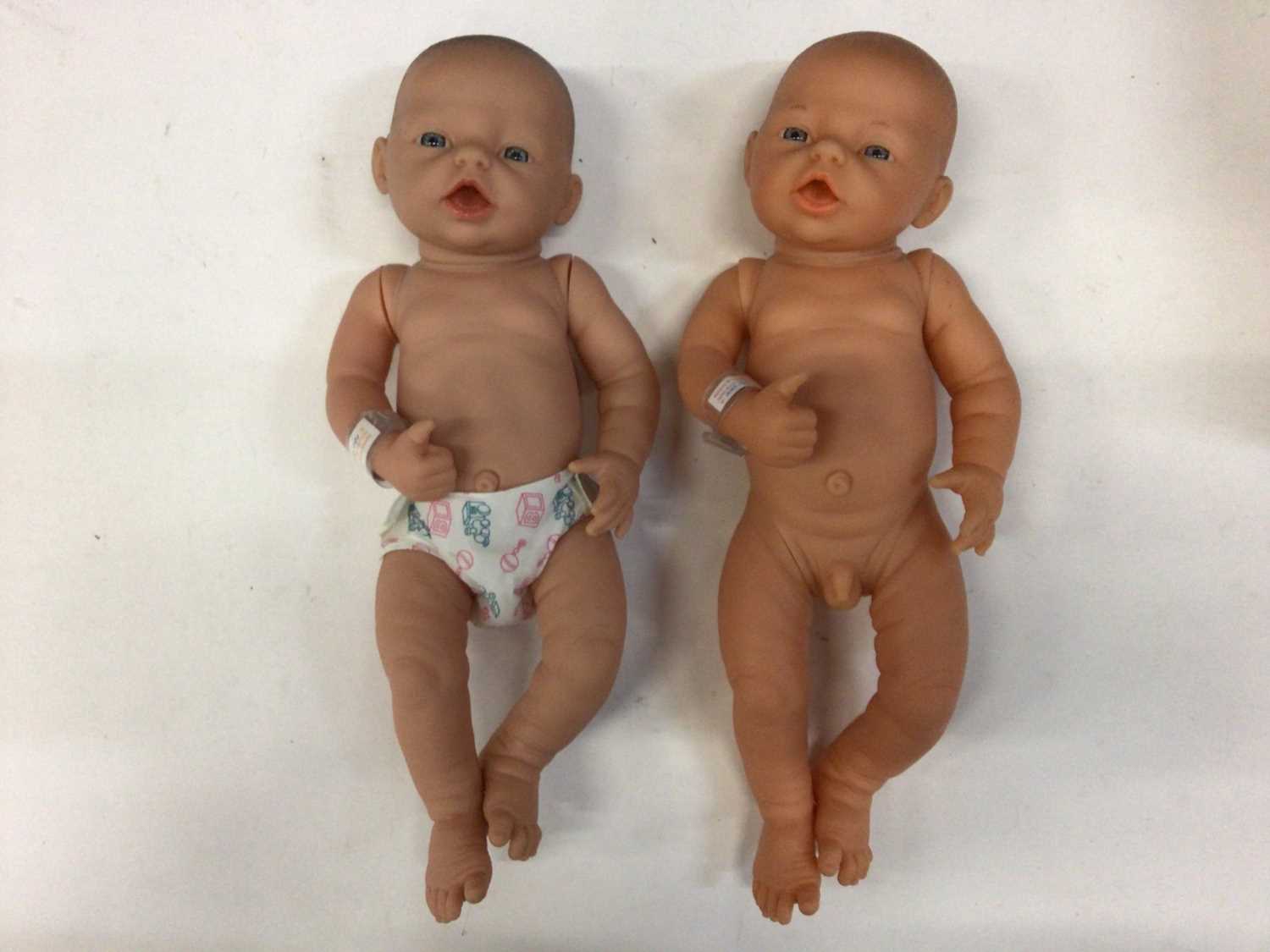 Lot 1812 - Reborn very small Ashton Drake 2006 plus two similar size dolls by Berenguer, two new born dolls by Berenguer with wrist bands.