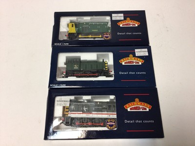 Lot 216 - Bachmann OO gauge 08 diesel shunter 08585 freightliner, 32-106, 04 diesel shunter D2223, BR green with wasp stripes, 31-337A, plus 08 diesel shunter 08800 intercity, 32-105, all boxed (3)