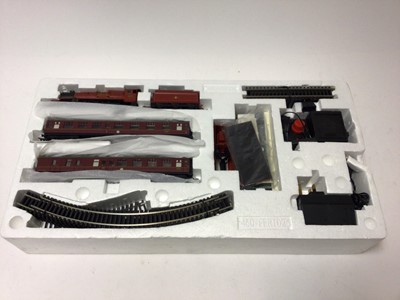 Lot 230 - Hornby OO gauge Howarts Express boxed train set including 4-6-0 Castle and County "Howarts Castle" locomotive and tender 5972, one composite and one brake coach, Hogsmeade Station, Harry Potter and...