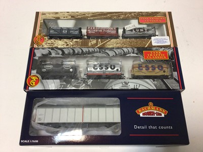 Lot 243 - Bachmann OO gauge rolling stock including Coal Traders Classics (x4), Tank Traffic Classics (x2), Speedlink sliding wall vans (x3), plus other wagons (20 total)