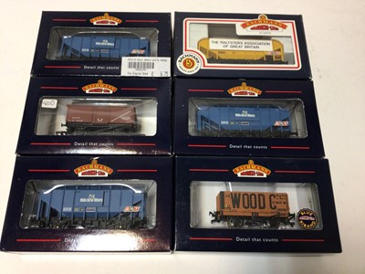 Lot 243 - Bachmann OO gauge rolling stock including Coal Traders Classics (x4), Tank Traffic Classics (x2), Speedlink sliding wall vans (x3), plus other wagons (20 total)