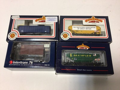 Lot 244 - Bachmann OO gauge rolling stock including Trade and Tank waggons (27)
