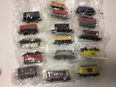 Lot 249 - Hornby OO gauge 4-6-2 Duchess Class "Duchess of Sutherland" locomotive and tender 6233, plus three carriages, all unboxed, R066