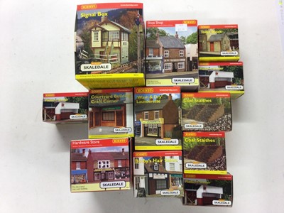 Lot 250 - Hornby OO gauge Skaledale selection of boxed buildings including Covered Coal Shed, Signal Box, Engine Shed and others, plus Bachmann Pendon Waggon and Horses pub (21)