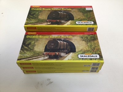 Lot 252 - Hornby OO gauge Skaledale accessories including Twin Rail Viaduct (x9), Double Stone Tunnel Portals (x7)