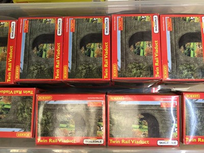 Lot 252 - Hornby OO gauge Skaledale accessories including Twin Rail Viaduct (x9), Double Stone Tunnel Portals (x7)