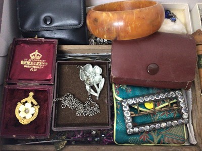 Lot 141 - Group of vintage costume jewellery and bijouterie