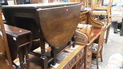 Lot 1227 - Oak drop leaf table