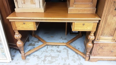 Lot 1263 - Oak table