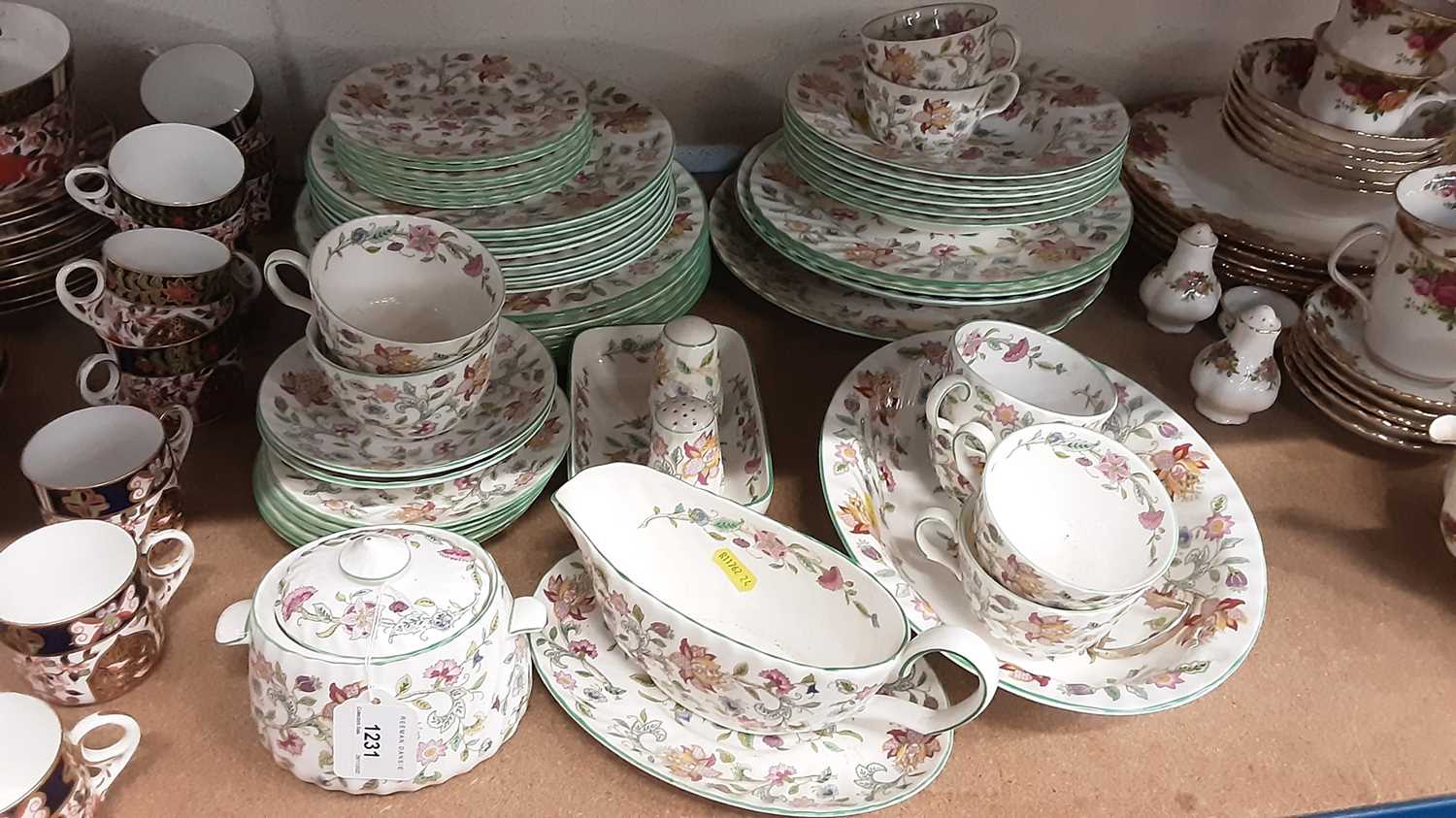 Lot 1231 - Minton Haddon Hall tea and dinner service