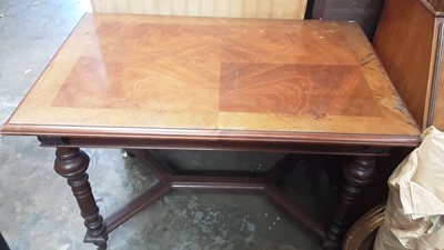 Lot 1247 - Victorian walnut library table