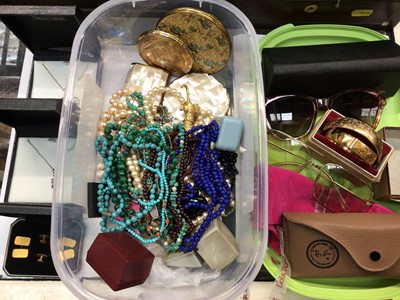 Lot 1079 - Costume jewellery including vintage bead necklaces- garnet, malachite, turquoise etc, two gold plated bangles, compacts, sunglasses and bijouterie