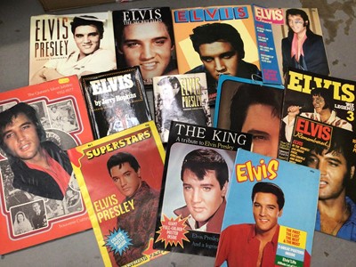 Lot 386 - Collection of Elvis related items