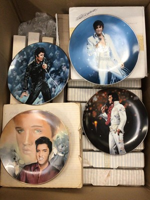 Lot 386 - Collection of Elvis related items