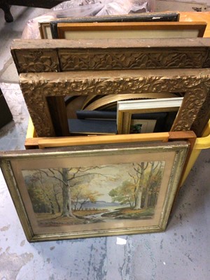 Lot 810 - 2 boxes pictures and various