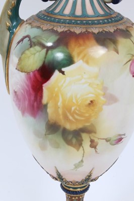 Lot 215 - Worcester vase