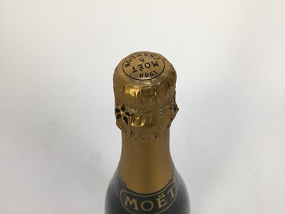 Lot 11 - Champagne - one bottle, Moët & Chandon 1988, in original tin box