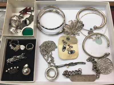 Lot 1019 - Group of silver and white metal jewellery including bangles, pendants, brooches, signet ring and pair of enamelled horse head cufflinks