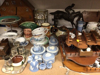 Lot 77 - China and other sundries, including Wedgwood jasperware, a collection of thimbles, etc