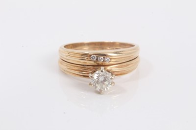 Lot 674 - Diamond single stone ring with integral wedding band