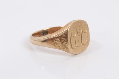 Lot 145 - 9ct gold signet ring with engraved initials, size U½