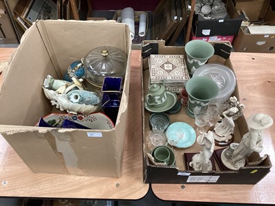 Lot 902 - Quantity of ceramics and glassware, including Minton tiles, Wedgwood jasperware, etc