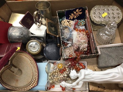 Lot 1117 - Box of costume jewellery, mesh purse, other bijouterie and sundries