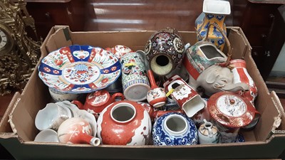 Lot 931 - Group of Chinese and Japanese ceramics