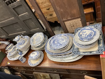 Lot 930 - Victorian blue and white transfer printed platters, and other ceramics