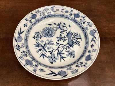 Lot 923 - A 19th century Meissen blue and white Onion pattern dish, crossed swords mark to base