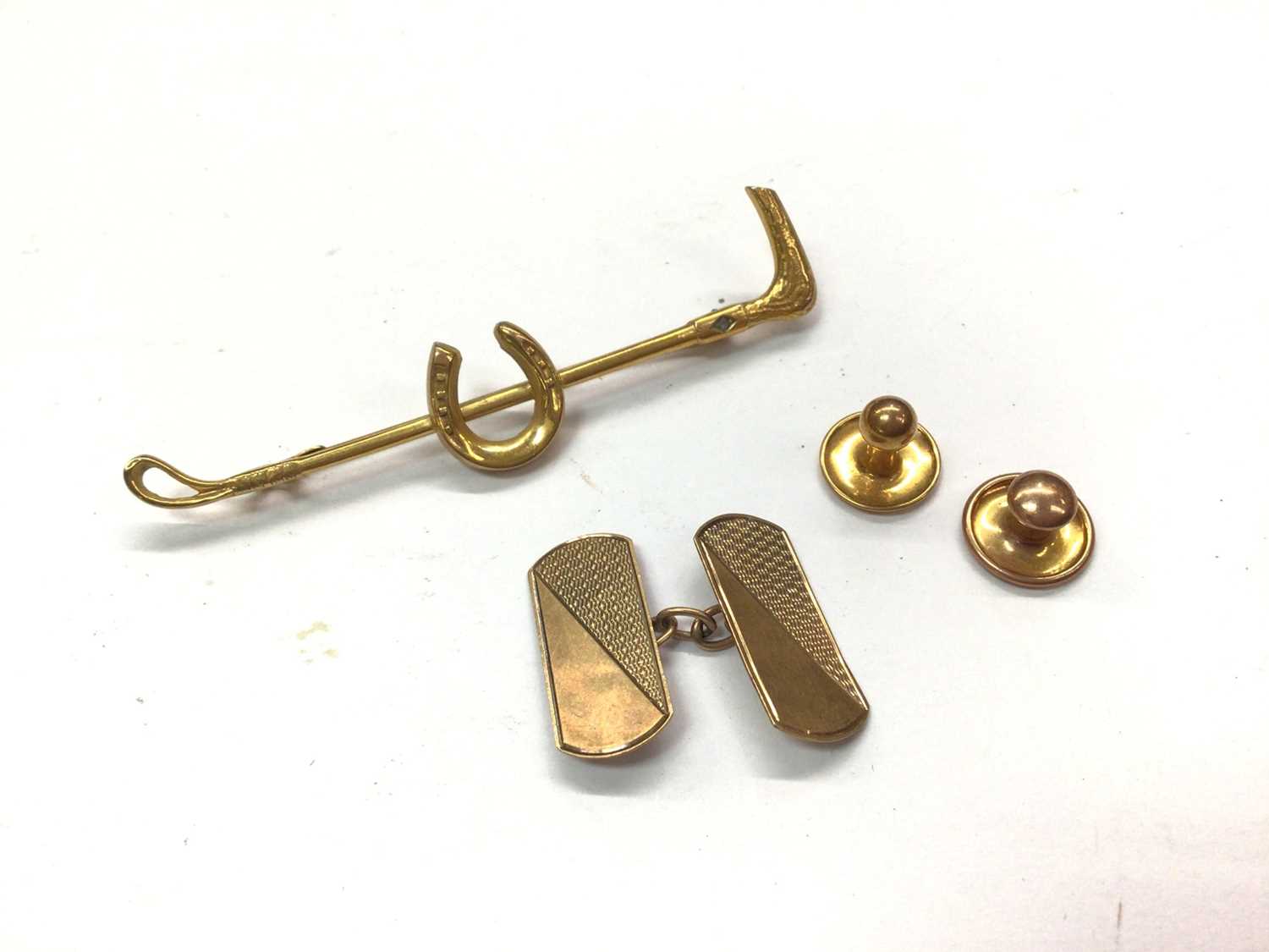 Lot 1056 - 9ct gold riding crop brooch, two 9ct gold