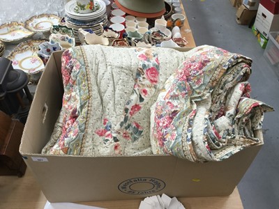 Lot 501 - Large quilt together with various other textiles (1 box)