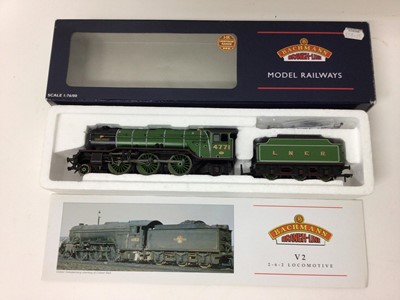 Lot 19 - Bachmann 00 gauge Crab 2715, LMS lined black, 32-178, N Class 1406, SR with slope sided tender, 32-160, V2 4771 Green Arrow, LNER Doncaster Green (National Collection), 31-550A, boxed (3)