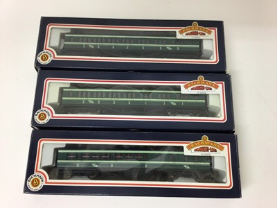 Lot 22 - Bachmann 00 gauge selection of boxed carriage and coaches (22)