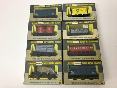 Lot 25 - Wrenn 00 gauge boxed selection of wagons and rolling stock (40)
