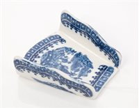 Lot 13 - 18th century Caughley blue and white asparagus...
